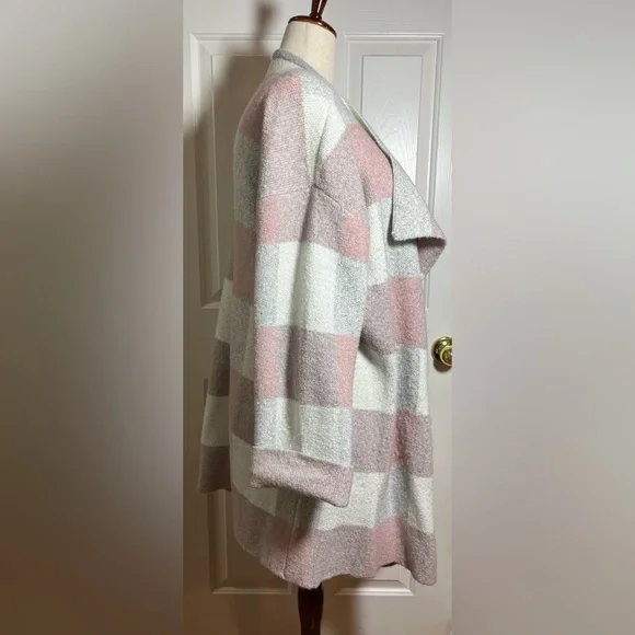 Lane Bryant Women’s Pink and Gray Plaid Cardigan - Picture 4 of 9
